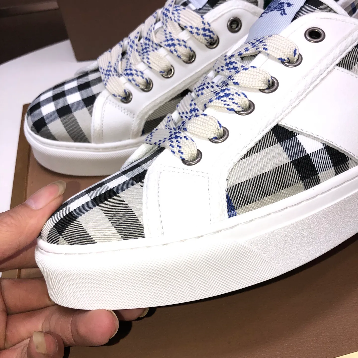 Men's shoes💰460💰【Burberry】Classic low-top sneakers｜Imported cowhide with classic plaid fabric｜Sheepskin lining｜Original outsole｜Fine workmanship and comfortable to wear Size: 38-44 (customized at 45)